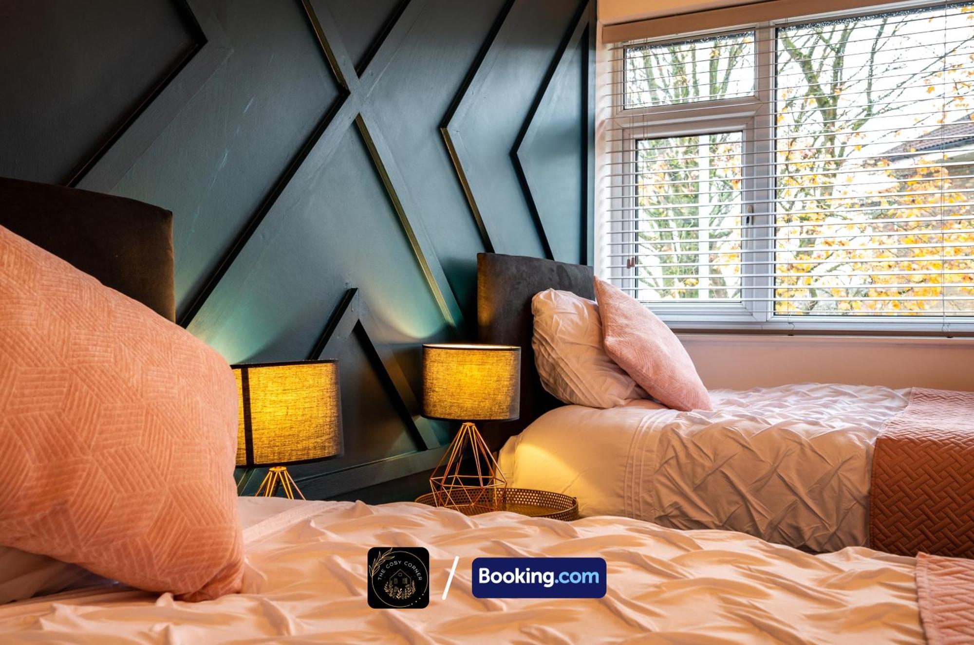 Cosy 3-Bed House, Garden & Free Parking In Stretford Apartment Манчестър Екстериор снимка