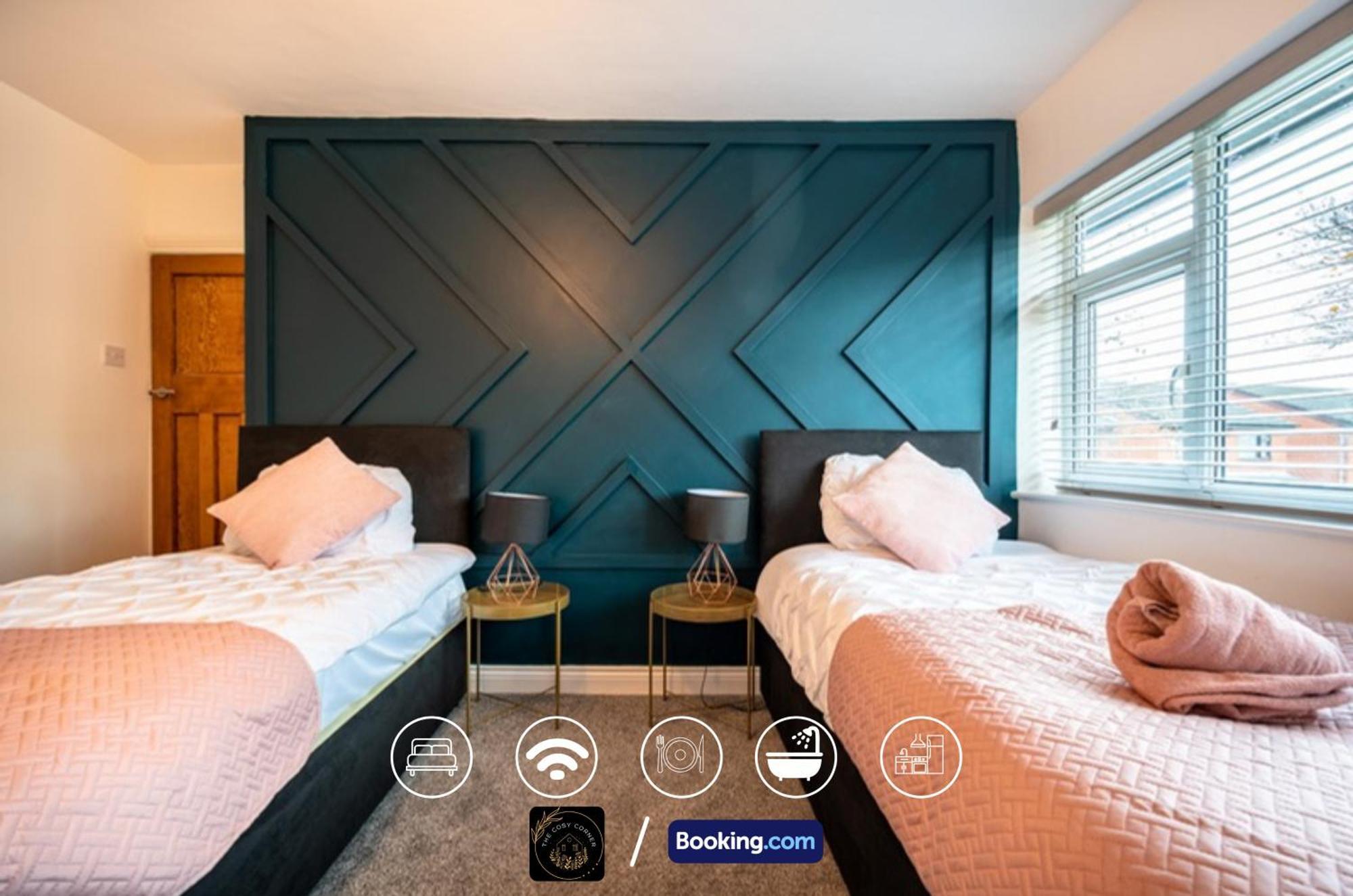 Cosy 3-Bed House, Garden & Free Parking In Stretford Apartment Манчестър Екстериор снимка